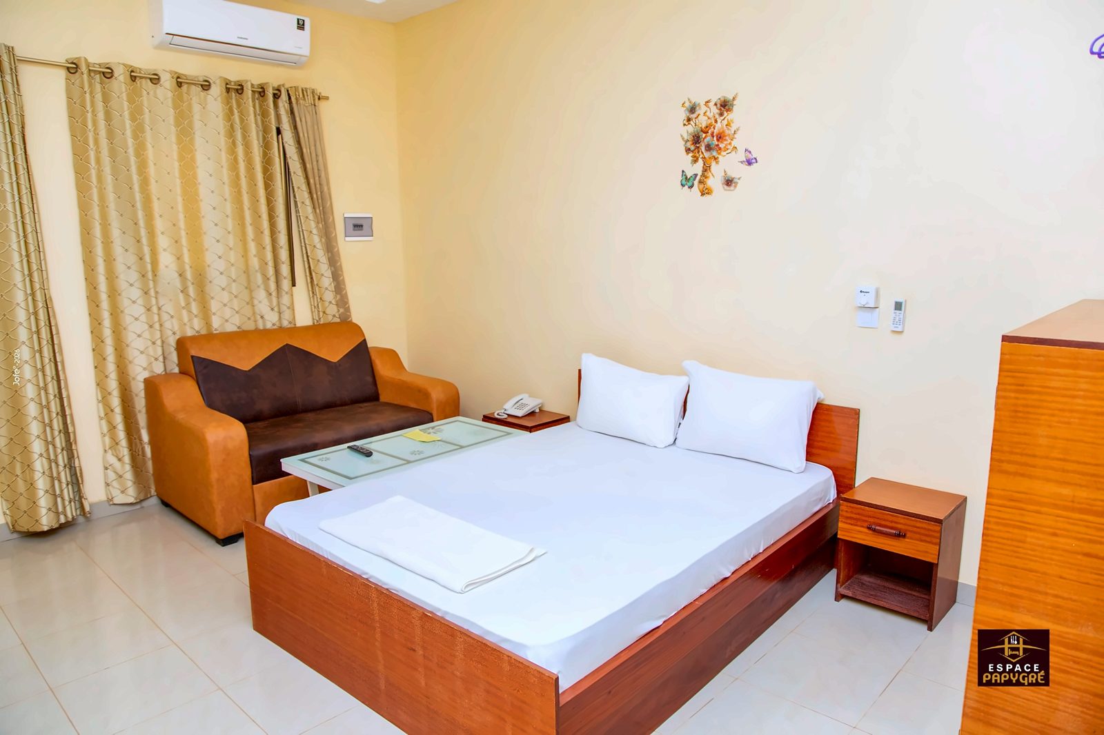 Chambre VIP avec coin salon