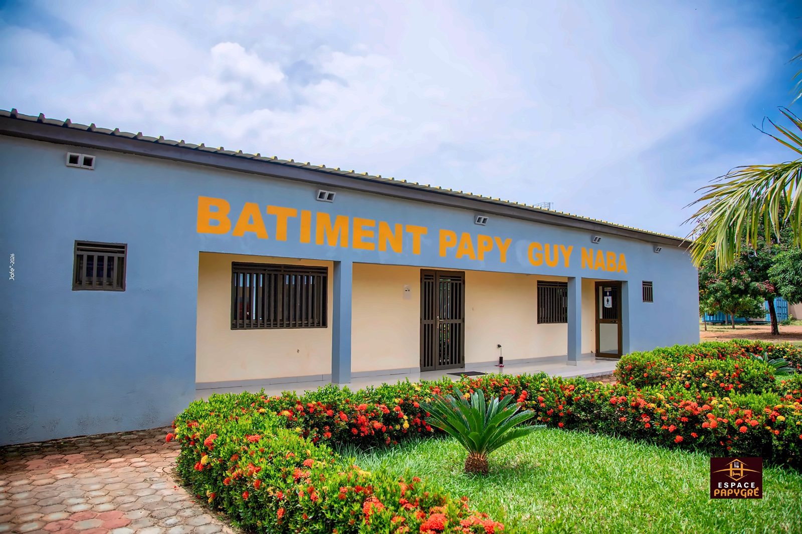 Façade du bâtiment Papy Guy Naba